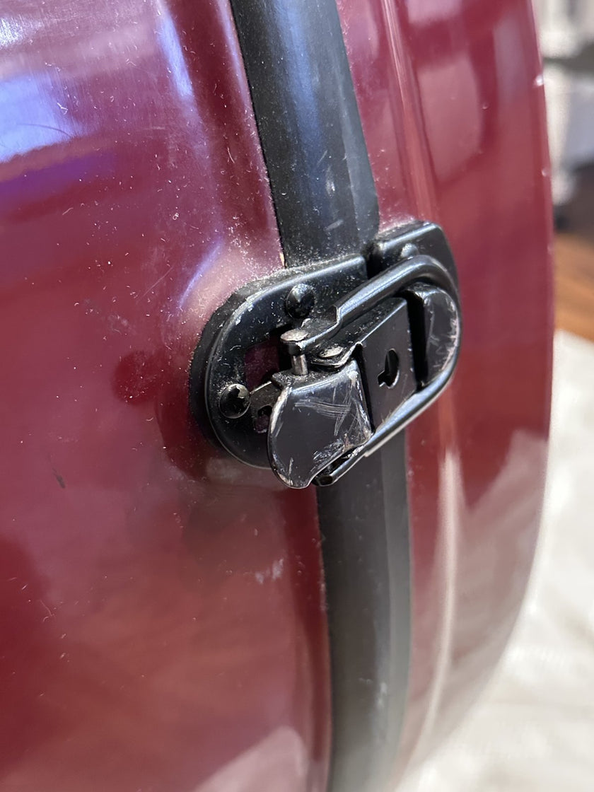 [Garage Sale] Fiberglass Cello Case 3/4 - Plum