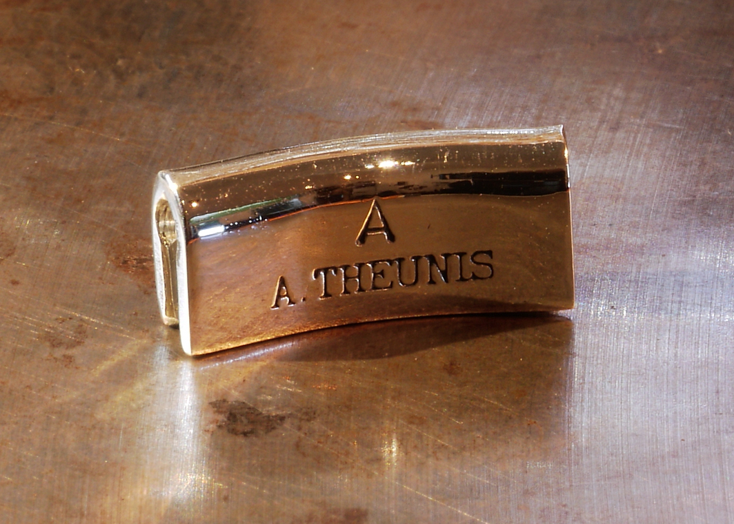 Theunis Alpha Wolf Tuner for Cello SIlver